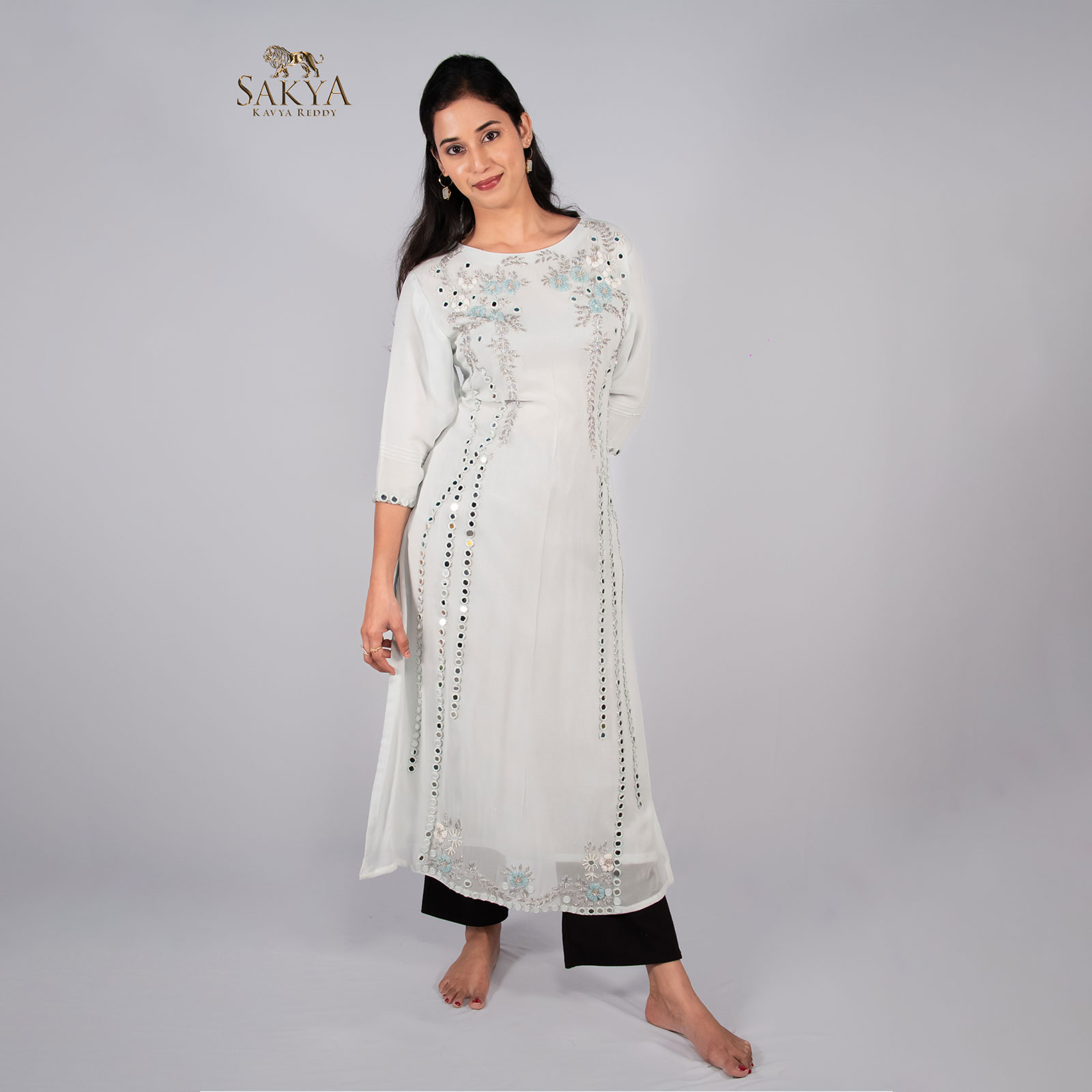 Elgent White Kurta With Handcrafted Work